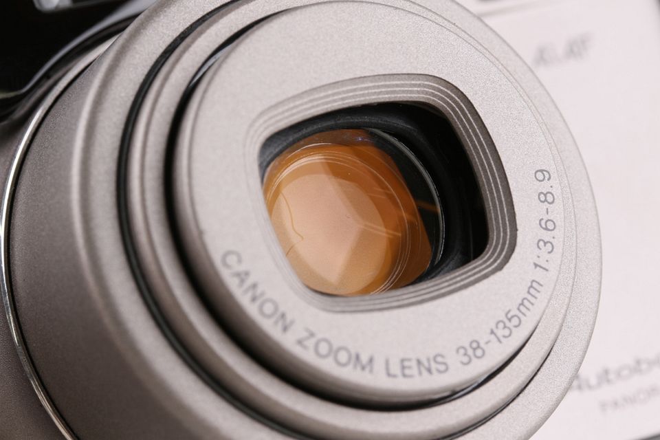 Canon Autoboy SII 35mm Point & Shoot Film Camera #64623D5 - メルカリ