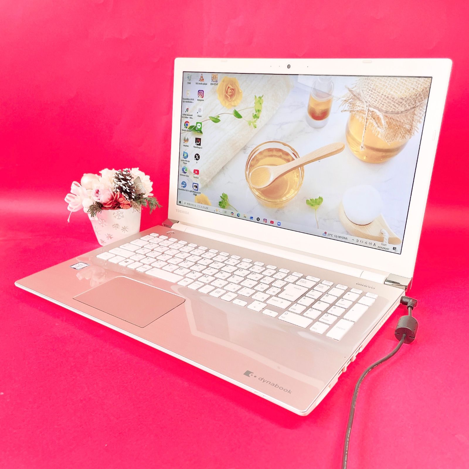売り切れ続出‼️高性能Corei7✨️人気No.1✨️おしゃれゴールド