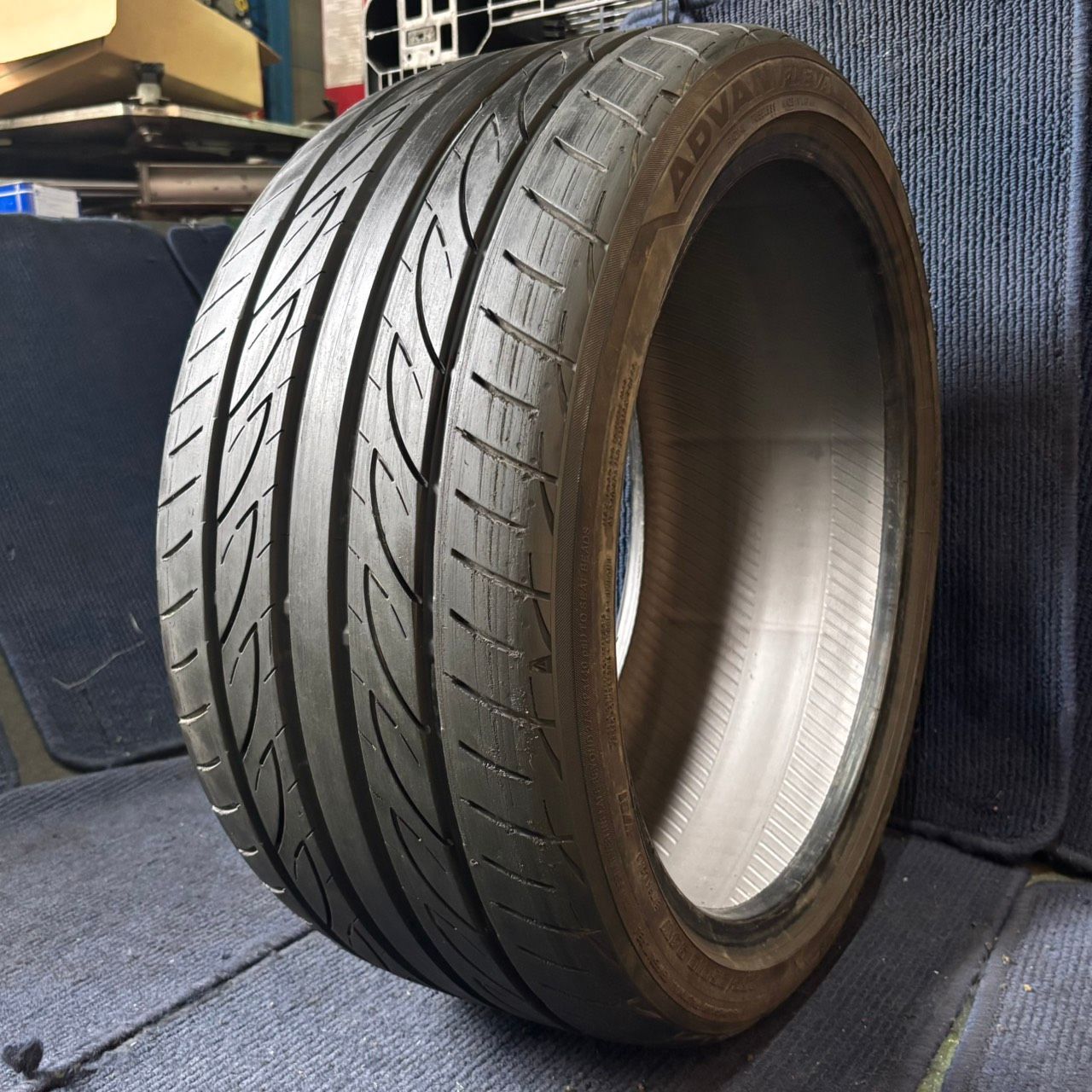 ☆送料無料☆【2020年製造】【溝7.5分山】YOKOHAMA ADVAN FLEVA 1本 255/35R18 ASP3674