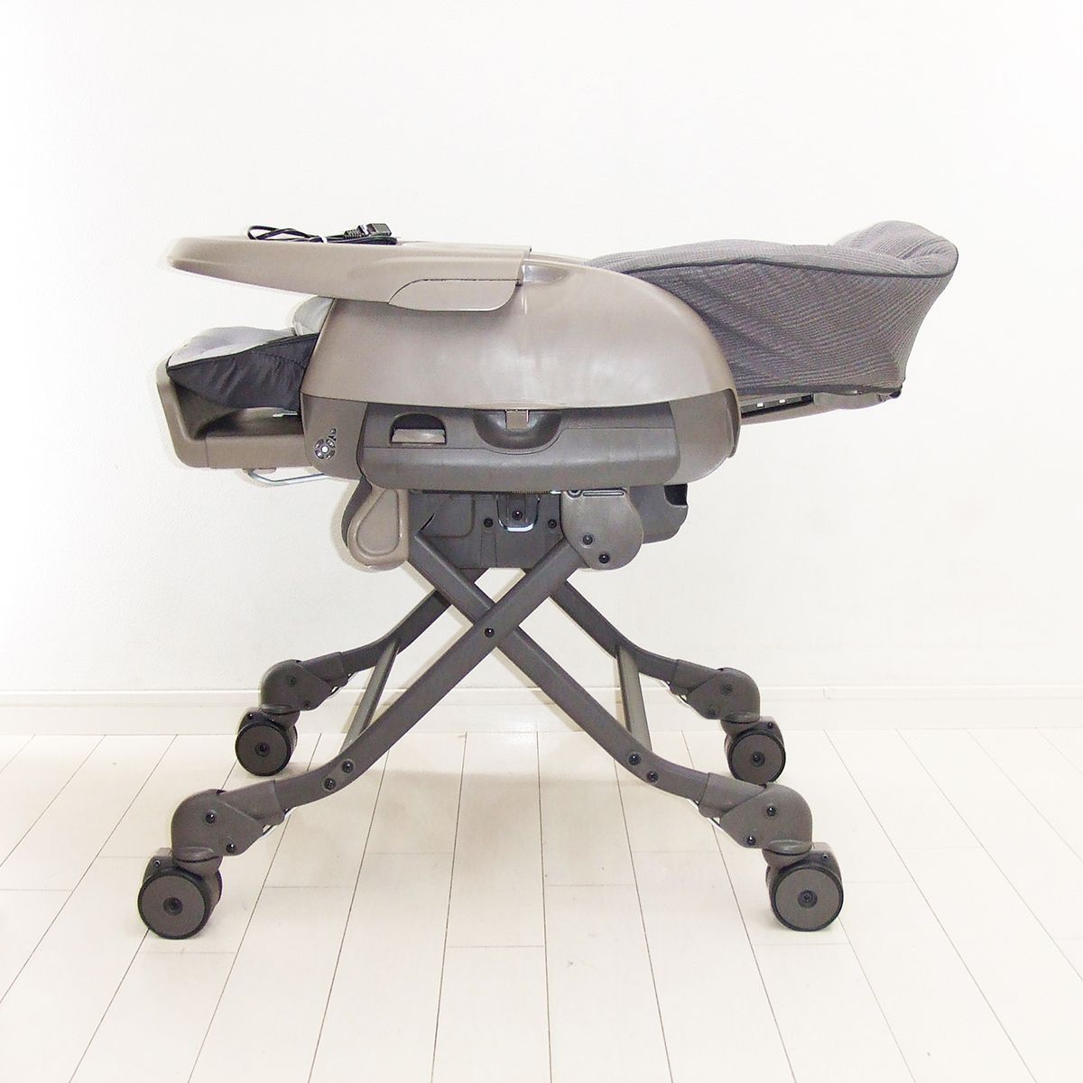 お得っ！厳選中古】美品 美品 電動 ハイローチェア Combi コンビ
