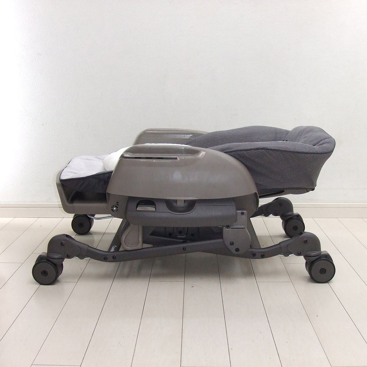 お得っ！厳選中古】美品 美品 電動 ハイローチェア Combi コンビ 