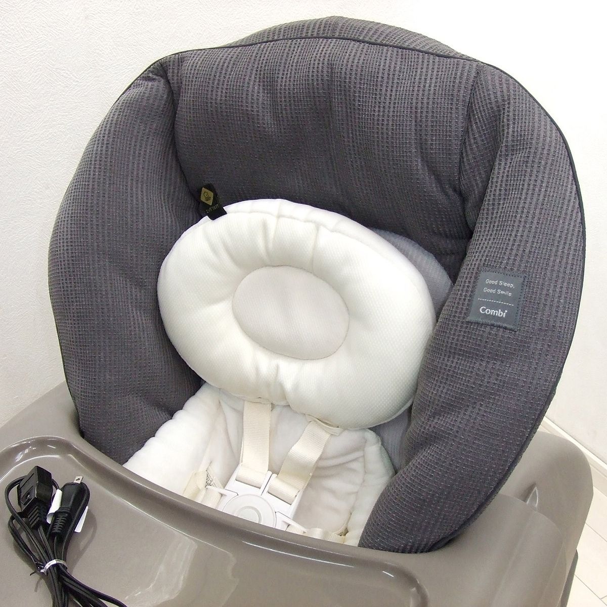 お得っ！厳選中古】美品 美品 電動 ハイローチェア Combi コンビ 