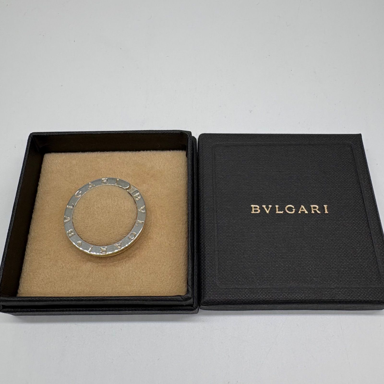 新品 箱付き BVLGARI ブルガリ シルバー ロゴ入りキーホルダー ブルガリ キーリング キーホルダー シルバー 925ロゴ刻印 外箱付き