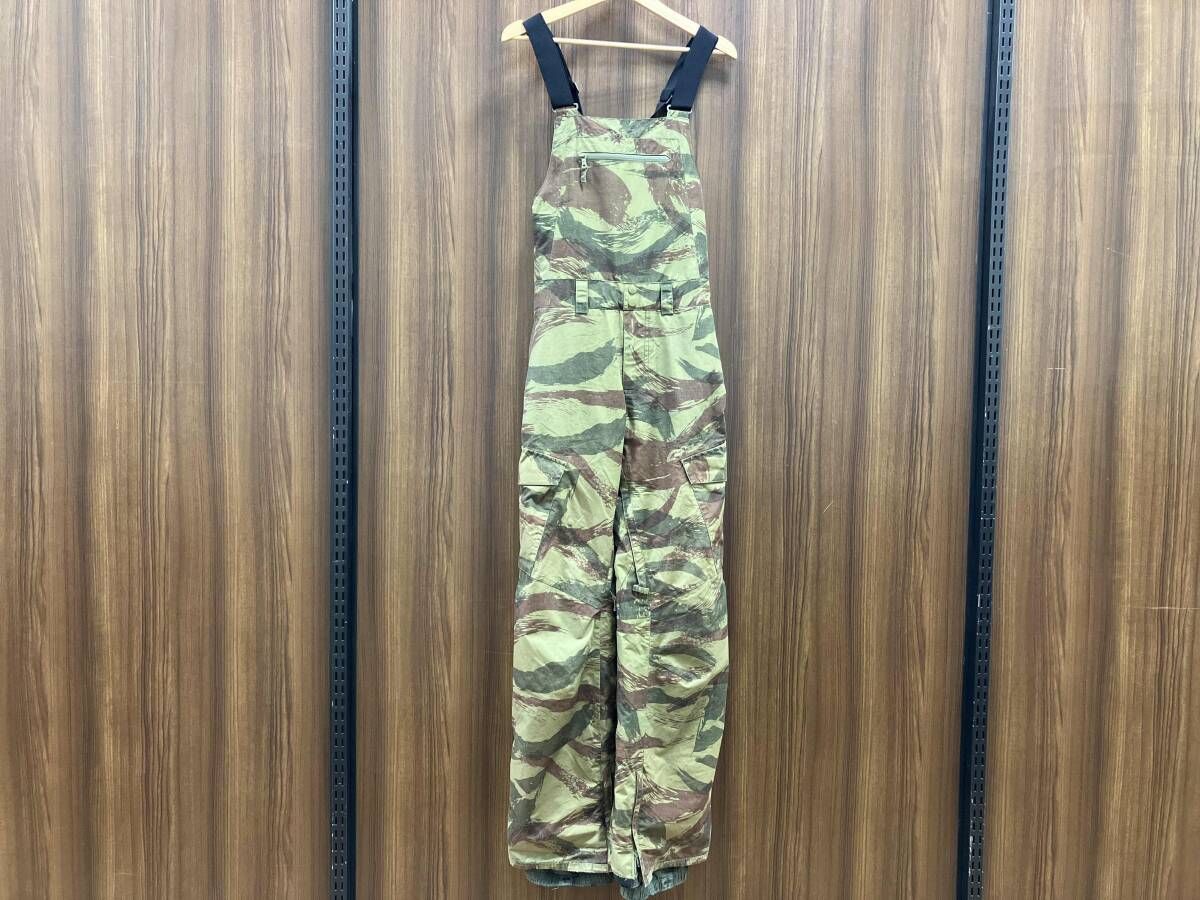 Burtonスノーボードビブパンツ　迷彩柄M(US)サイズ BURTONスノーボードウェア ビブパンツ Mサイズ ウェスト92cm ヒップ