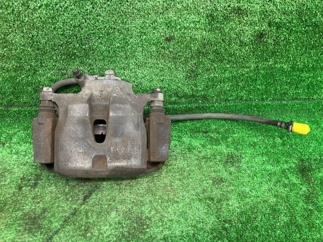 ヴォクシー ZRR80G 右フロントキャリパー X 7人 47730-28580 1F7