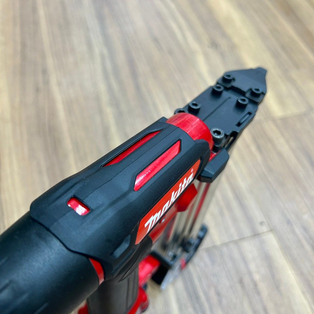 極美品 マキタ (makita) 高圧 フィニッシュネイラ AF552H 高圧仕上釘打 