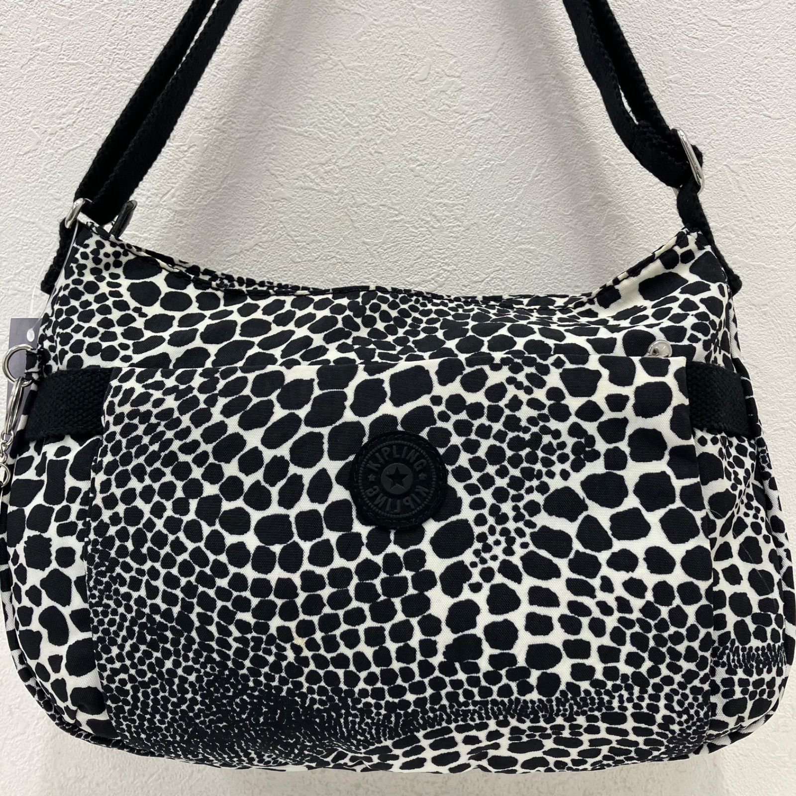 4029 KIPLING キプリング ショルダーバッグ 斜めがけ 紐調節可能 白黒 