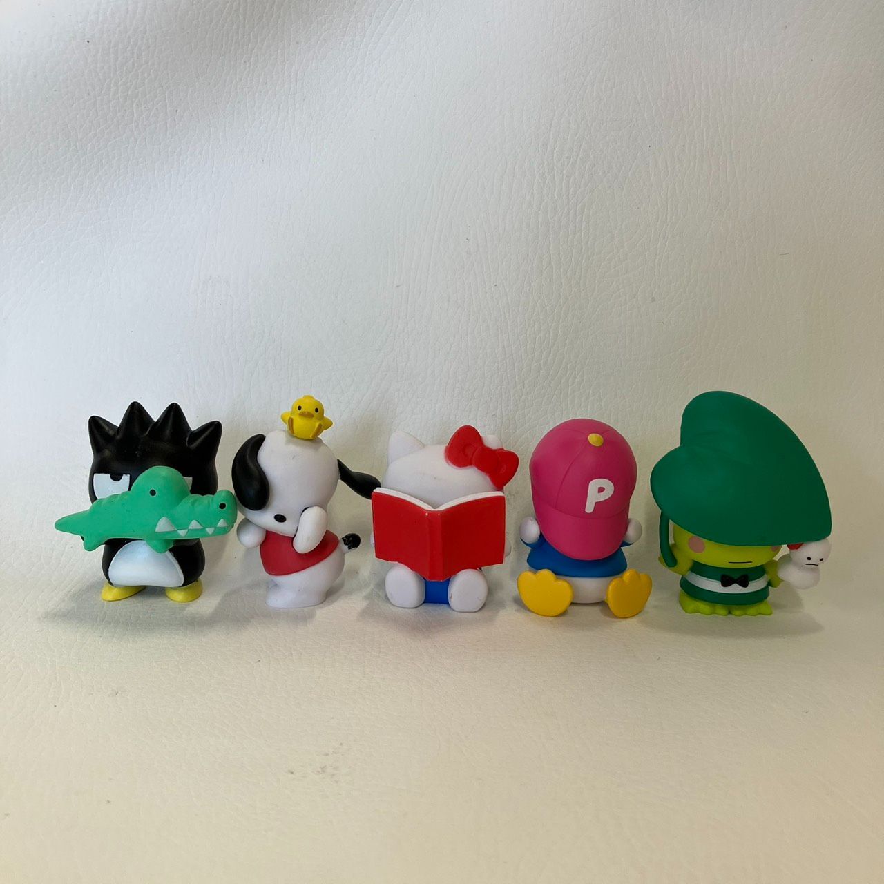 サンリオ かくれんぼフィギュア2 ハローキティ バッドばつ丸
