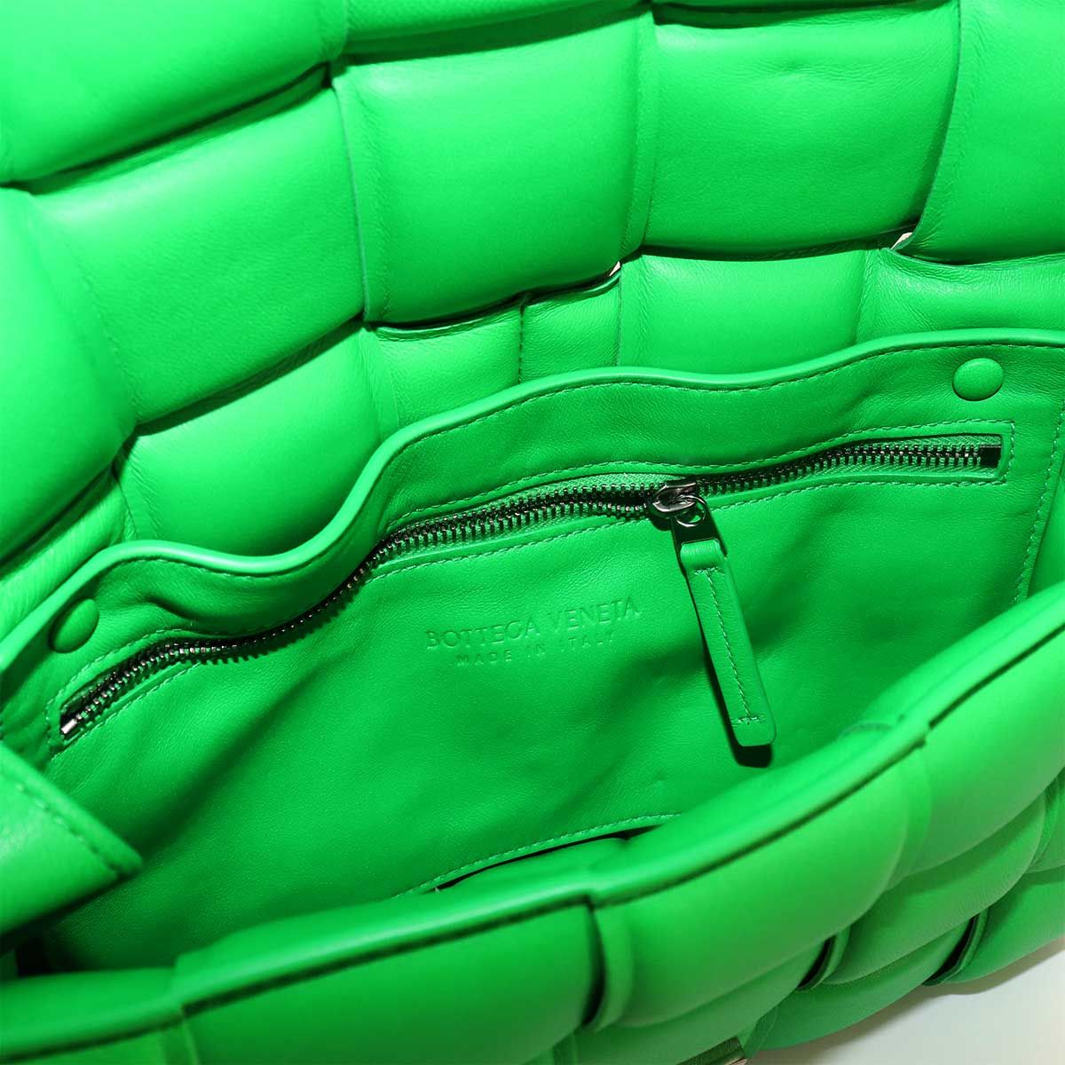 新品同様 ボッテガ ヴェネタ BOTTEGA VENETA イントレチャート 