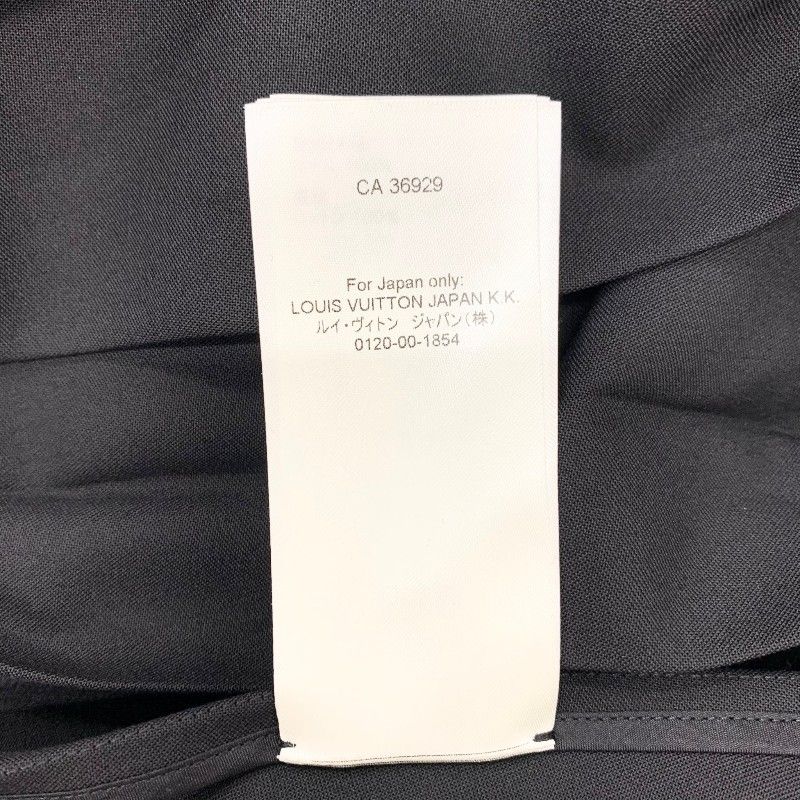 ルイヴィトン LOUIS VUITTON アウター ウール ブラック ゴールド アシンメトリカルプリーツケープ ルイヴィトン LOUIS VUITTON アウター ウール ブラック ゴールド アシンメトリカルプリーツケープ