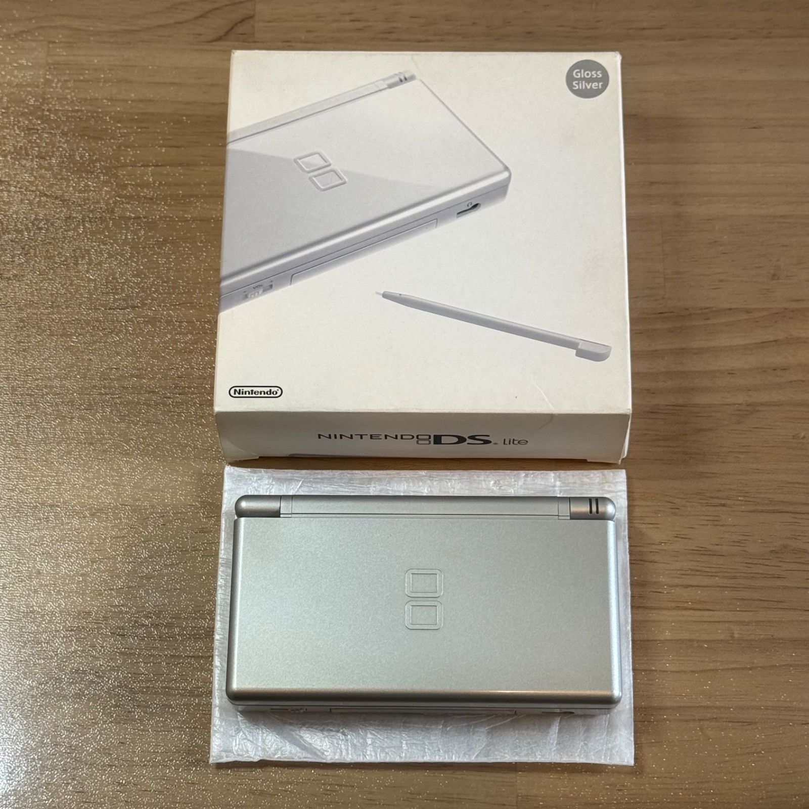 6-006【液晶美品】ニンテンドーDS LITE グロス・シルバー 箱付き 完動品