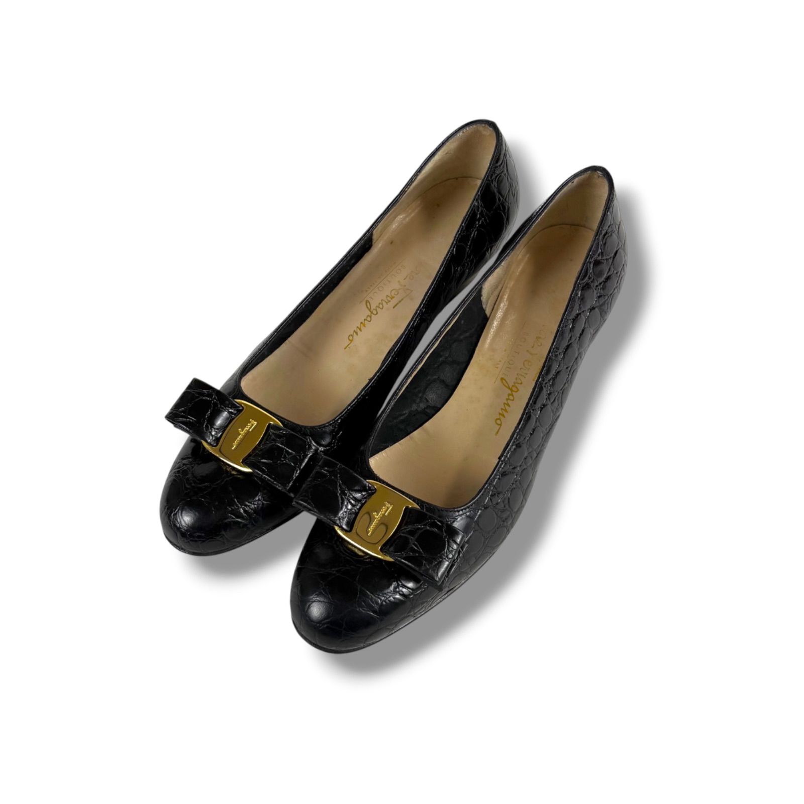 サルヴァトーレフェラガモ Salvatore Ferragamo ヴァラリボン パンプス 