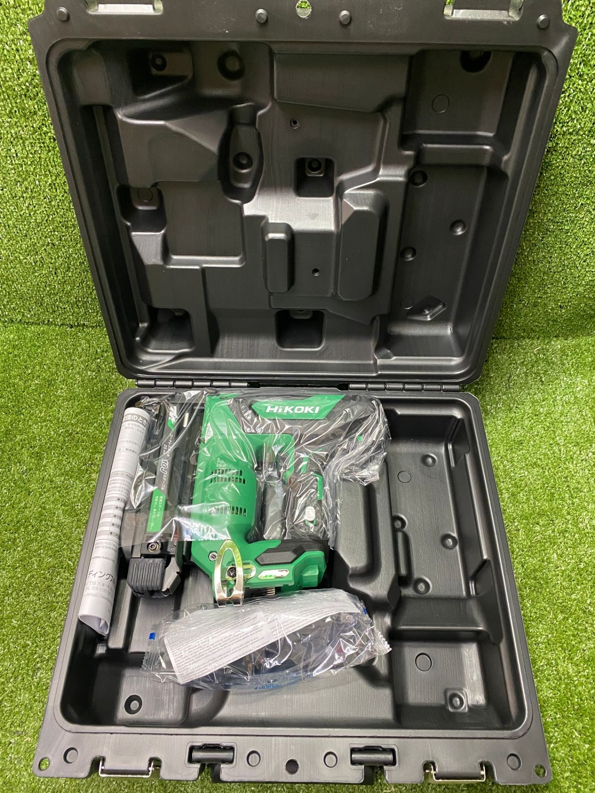 【未使用品】【0902】★HiKOKI(ハイコーキ) 旧日立工機 36V コードレスタッカー 充電式 J線対応 ステープル幅10mm専用 最大長さ25mm N3610DJ（NNK） 畜電池、急速充電器別売り ケース付　ITSYEO3JD2G2