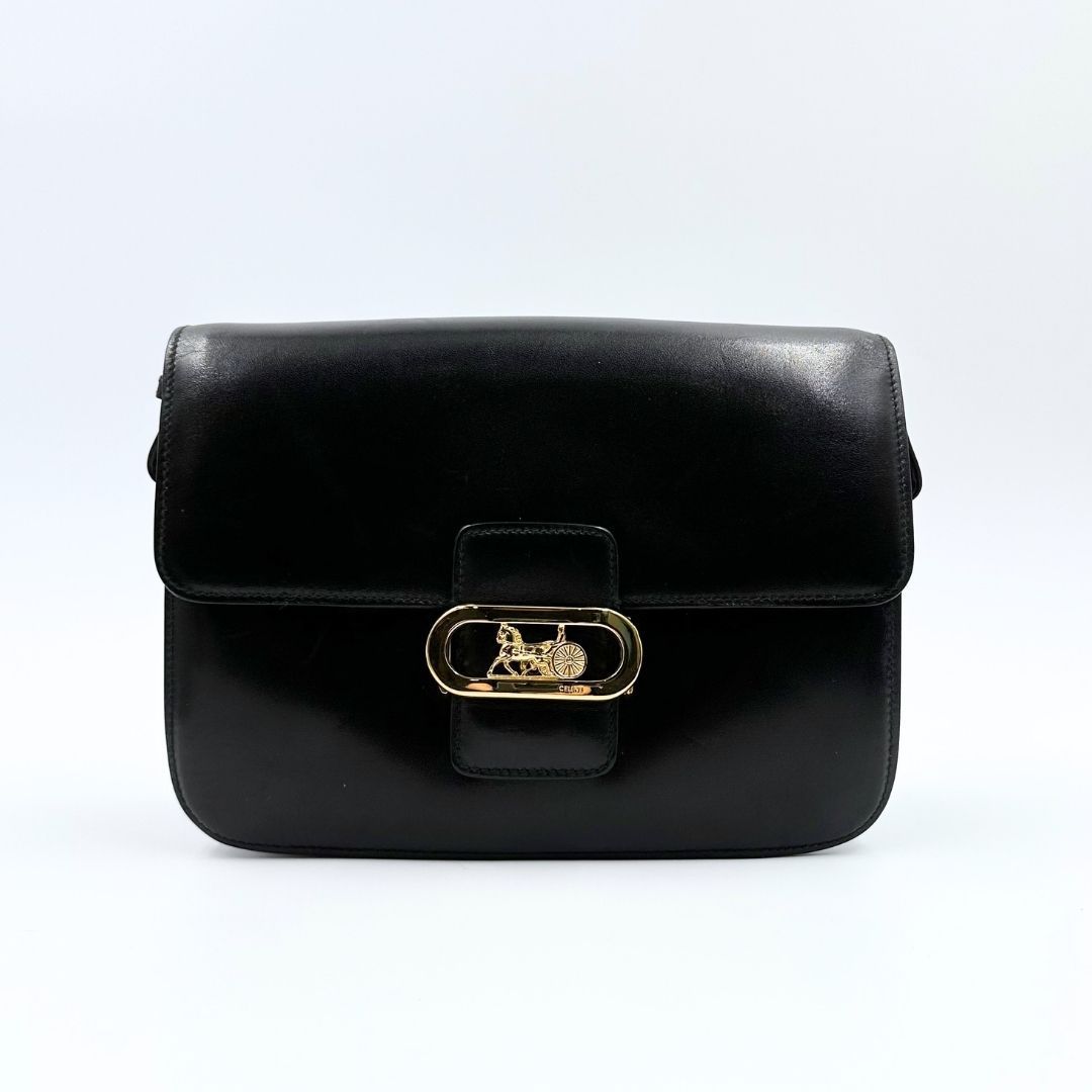 美品】CELINE 馬車金具 レザー ショルダーバッグ - メルカリ