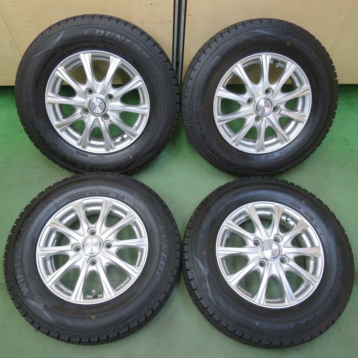 バリ溝！24年！キレイ！ほぼ10分☆スタッドレス 155/80R13 ダンロップ 