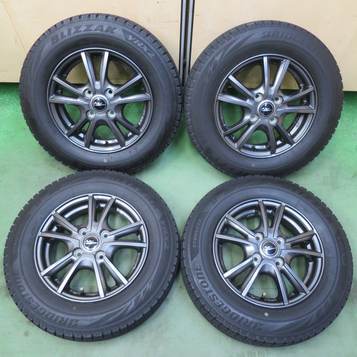 キレイ！23年★スタッドレス 145/80R13 ブリヂストン ブリザック VRX2 NIRVANA NV ニルヴァーナ ニルバーナ 13インチ PCD100/4H★6052710イス