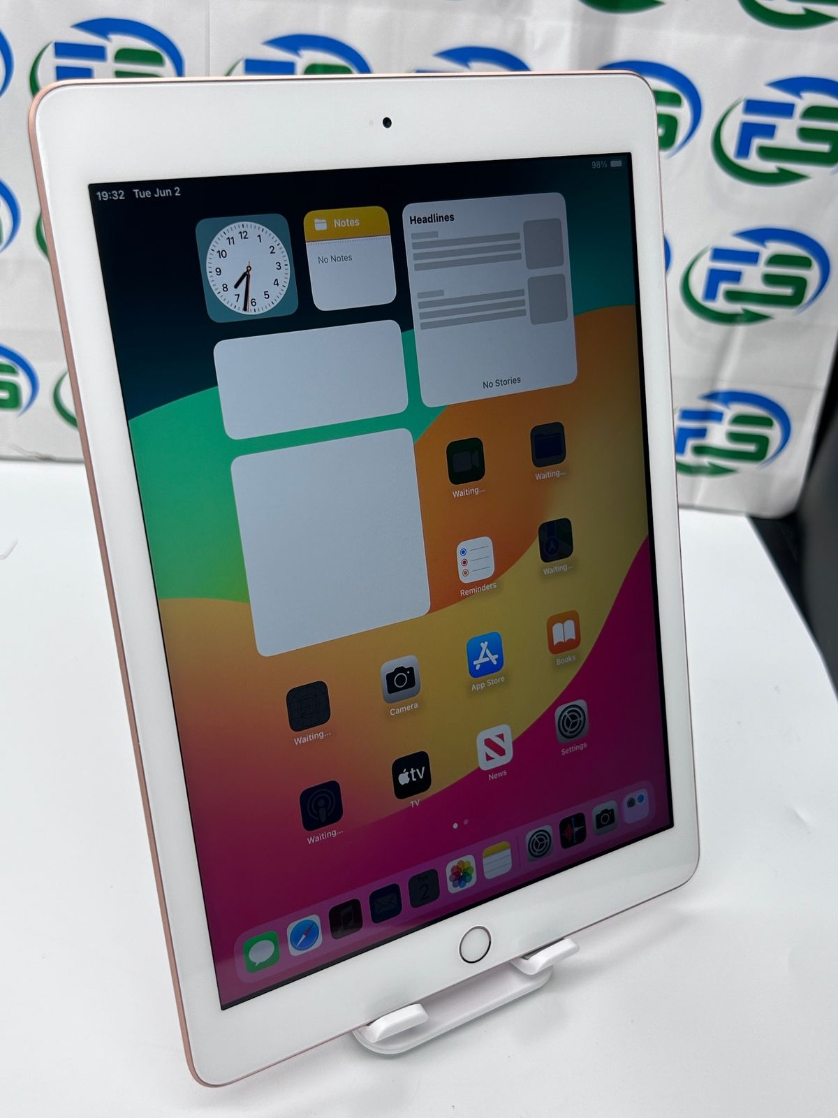 iPad 第6世代 Wi-Fi 32GB ゴールド MRJN2J/A A1893 訳あり 背面へこみ