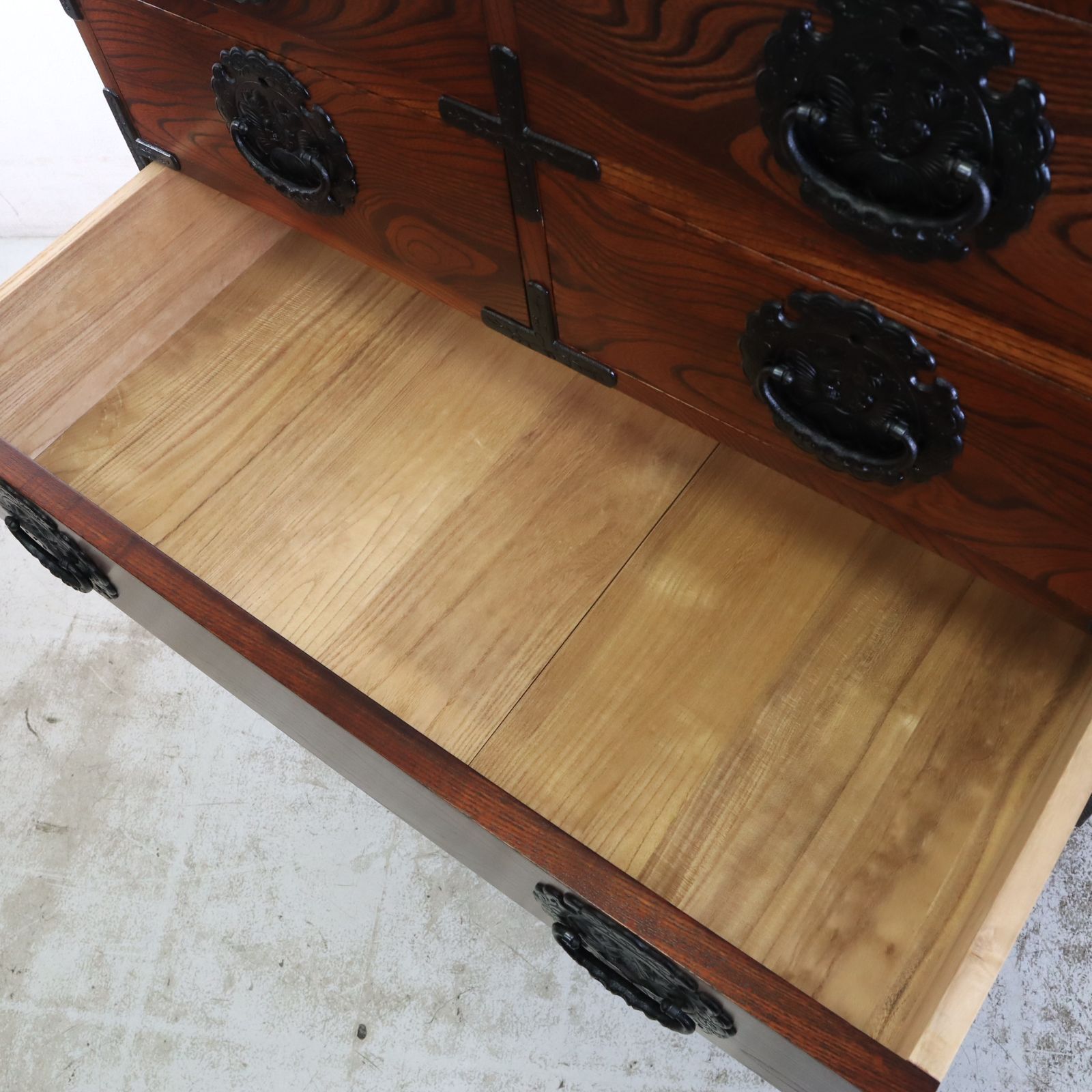 本日最終【伝統工芸品】 岩谷堂箪笥 整理箪笥 7杯 鍵付き 高さ100cm 欅 