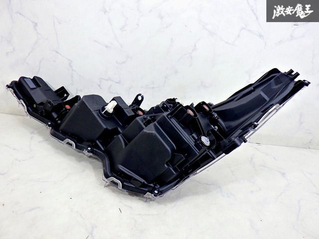 ストア保証】トヨタ 純正 ZWE215 210 カローラ ツーリング 後期 LED