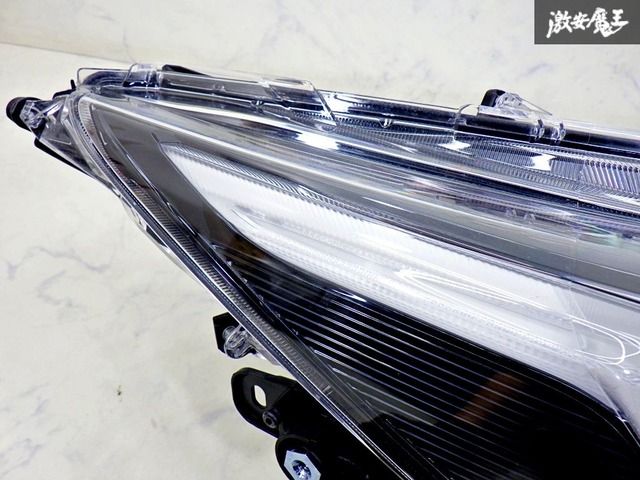 ストア保証】トヨタ 純正 ZWE215 210 カローラ ツーリング 後期 LED