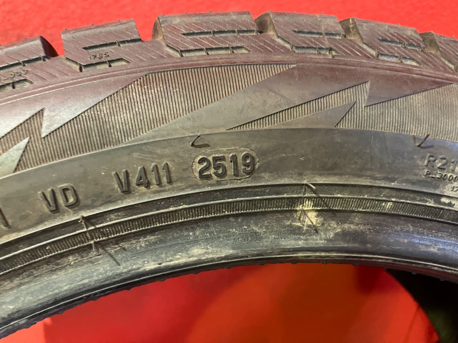 中古スタッドレスタイヤ【245/40R18 PRELLI ICE ASIMMETRICO】 4本SET