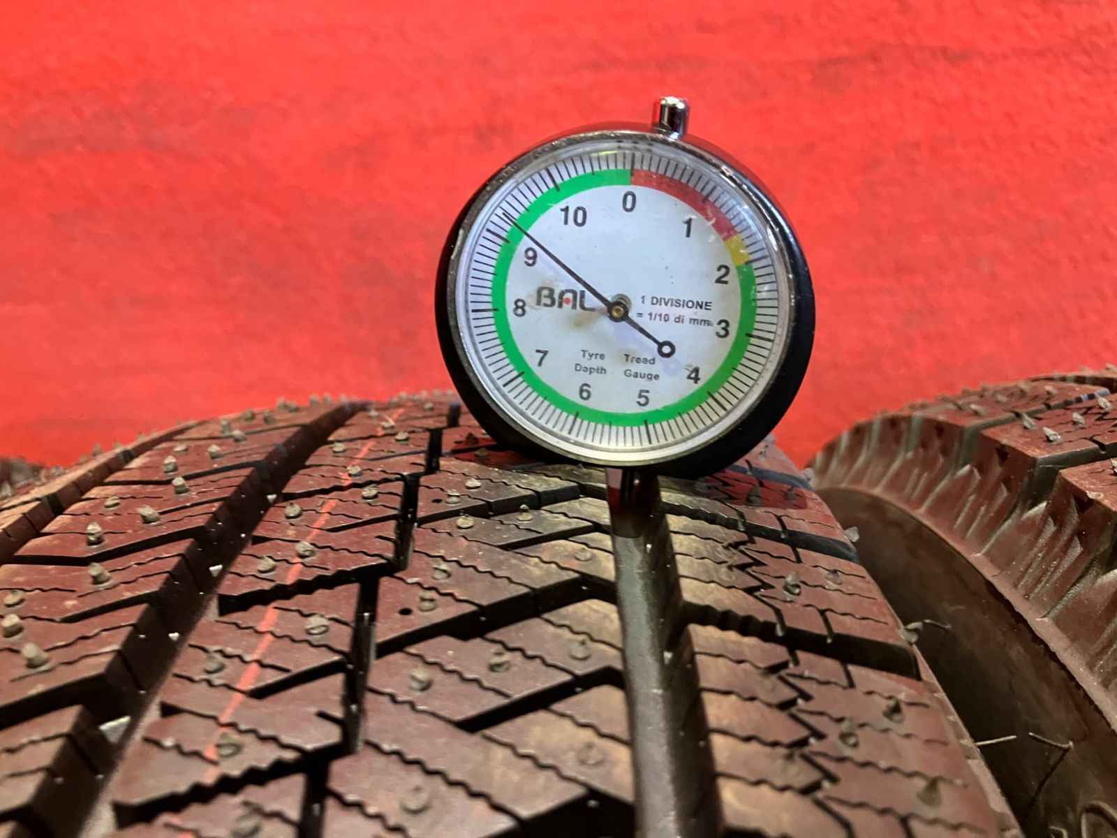 中古スタッドレスタイヤ【175/65R15 BRIDGESTONE VRX2】 4本SET - メルカリ