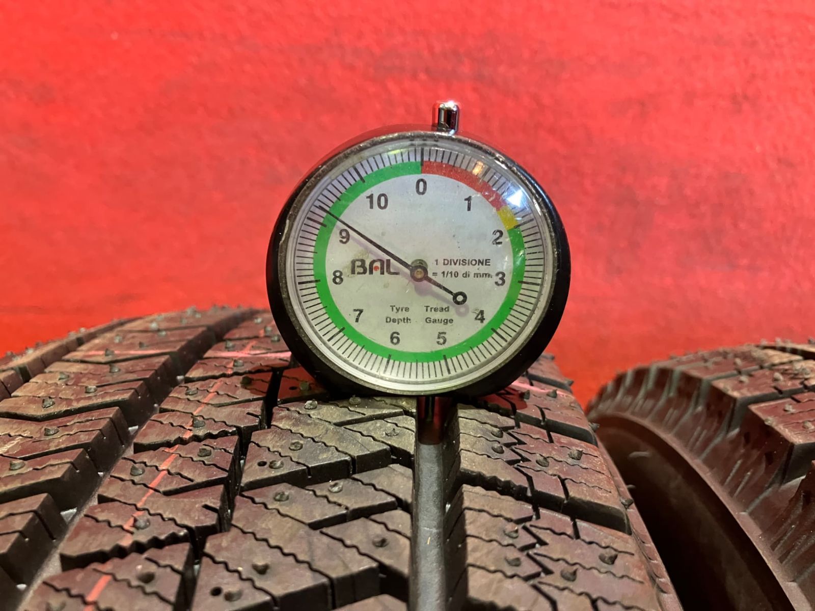中古スタッドレスタイヤ【175/65R15 BRIDGESTONE VRX2】 4本SET - メルカリ