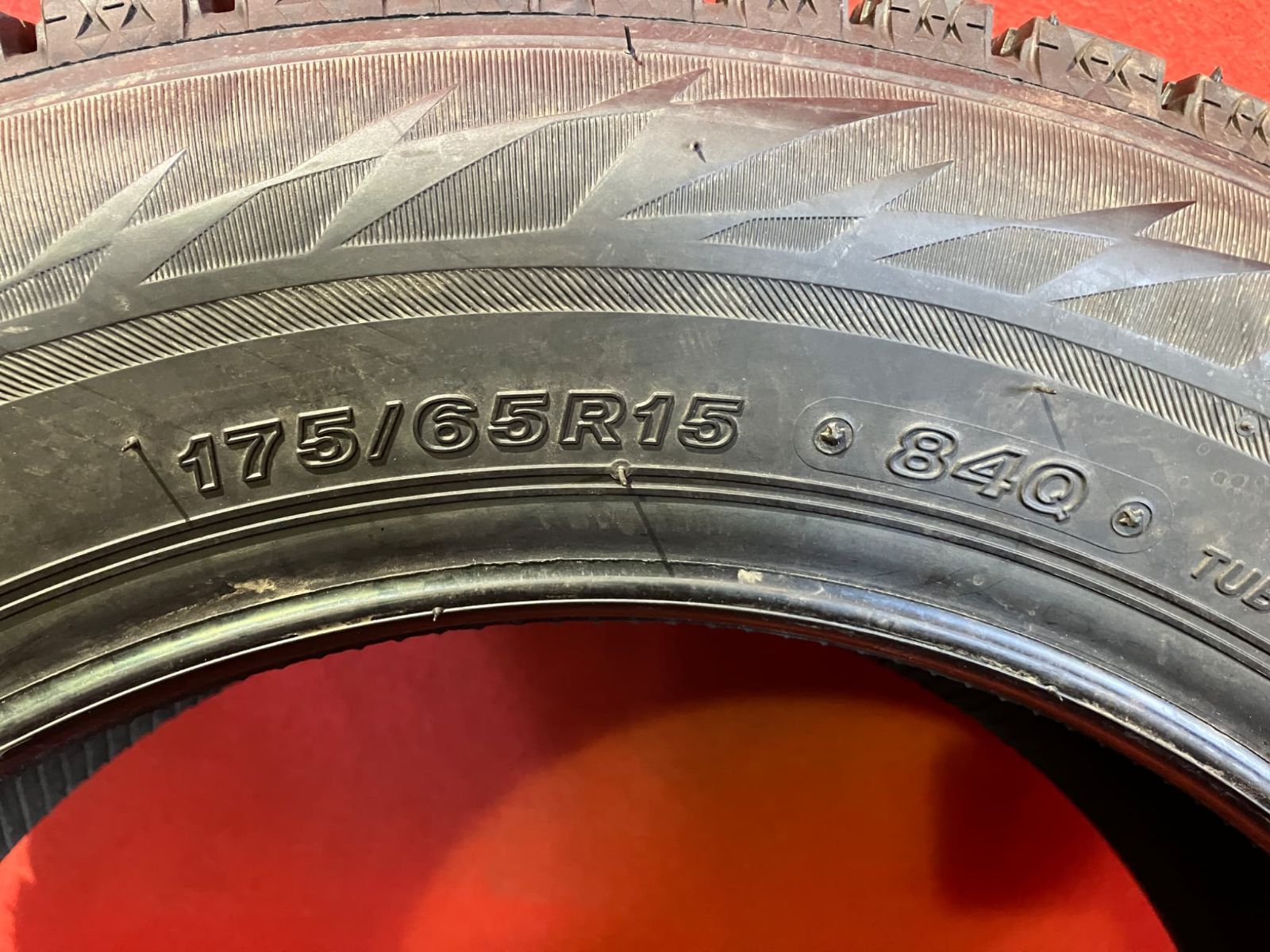 中古スタッドレスタイヤ【175/65R15 BRIDGESTONE VRX2】 4本SET - メルカリ