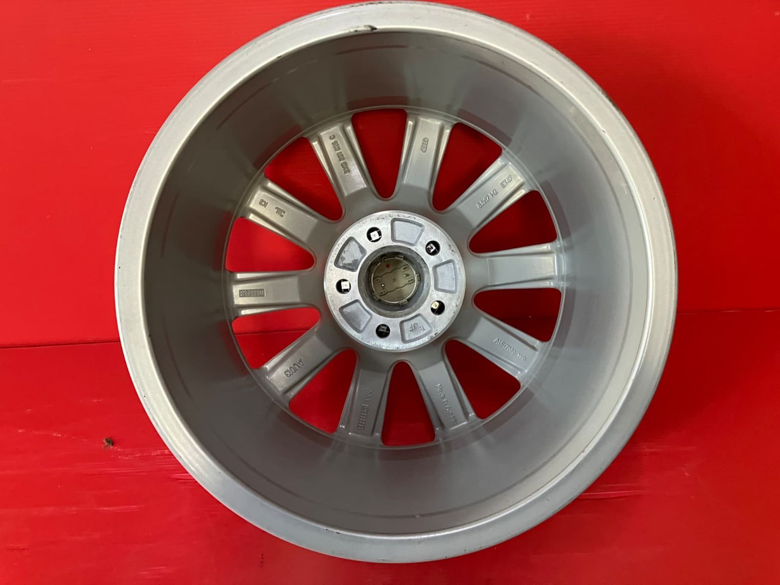 中古ホイール[17x8.0+47 112/5H hub66.5mm アウディ A4純正] 4本SET