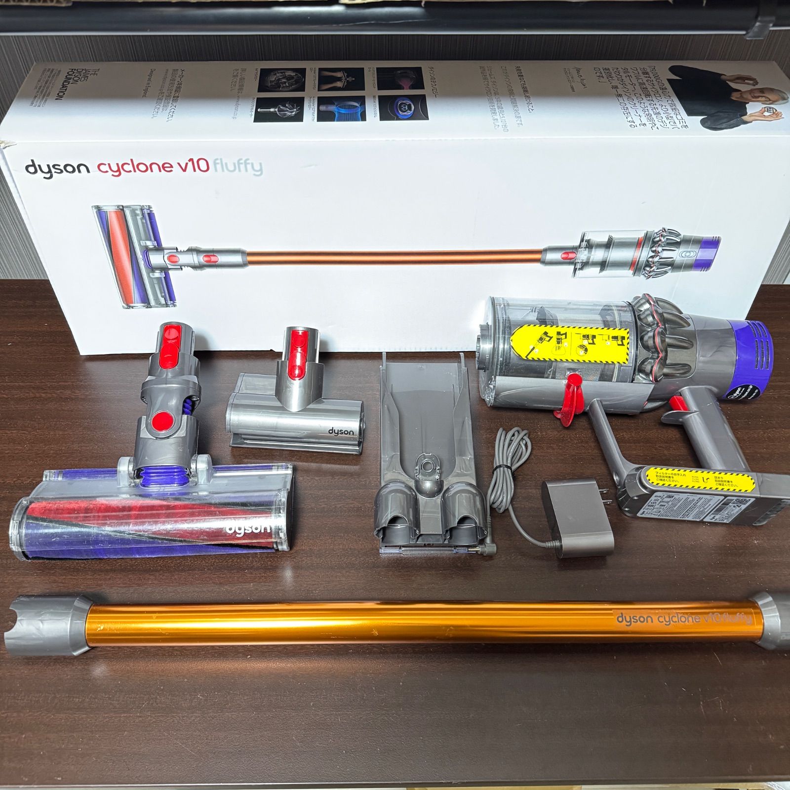 F140 Dyson サイクロン V10 フィラフィ コードレスクリーナー ダイソン 
