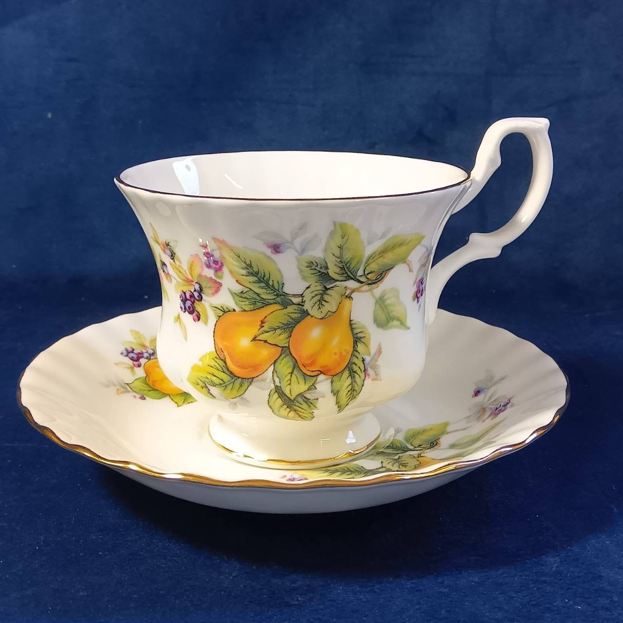 ロイヤルアルバート Royal Albert 果物デザイン 3客 カップ＆ソーサー 
