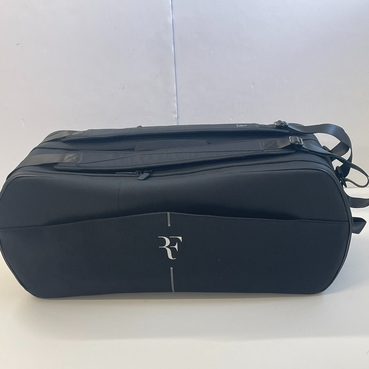 【中古・持ち手が逆】【９本収納】ウィルソン(Wilson) 2024 RF トーナメント ラケットバッグ 9PK テニスバッグ WR8043301001ブラック【ロジャー・フェデラー】【F20260529-04】