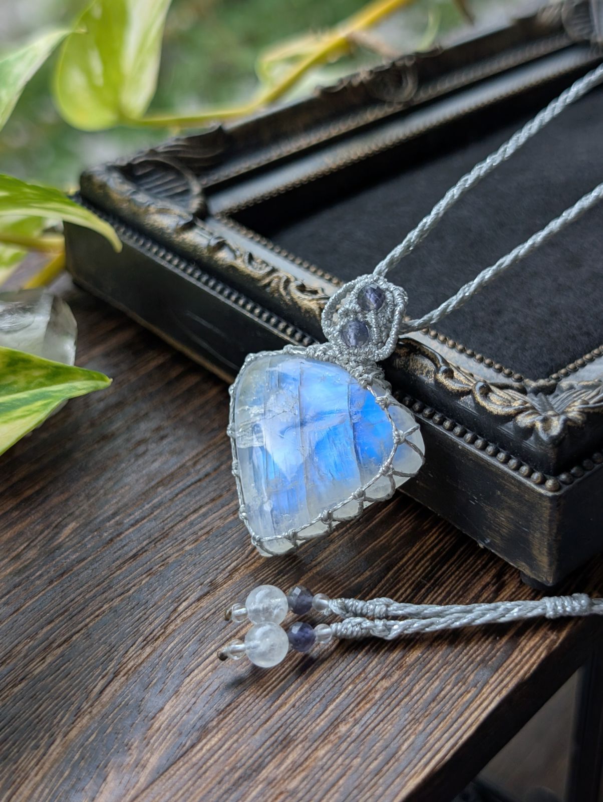 ☆High Quality Stone☆虹入り☆レインボームーンストーン(ホワイトラブラドライト)☆マクラメ編みネックレス 597