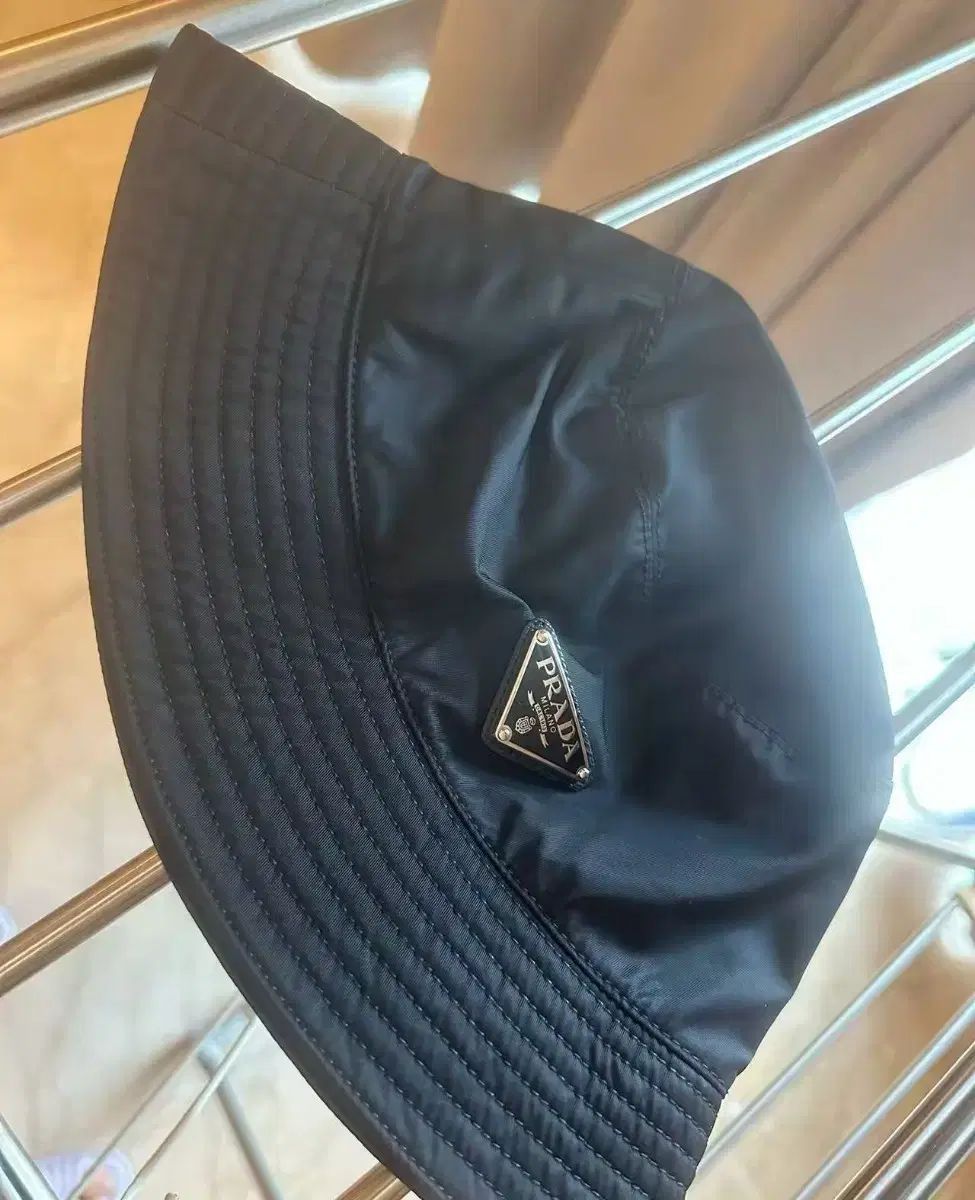 PRADA リーナイロン バケットハット / ユニセックス / ブラック 18,809円