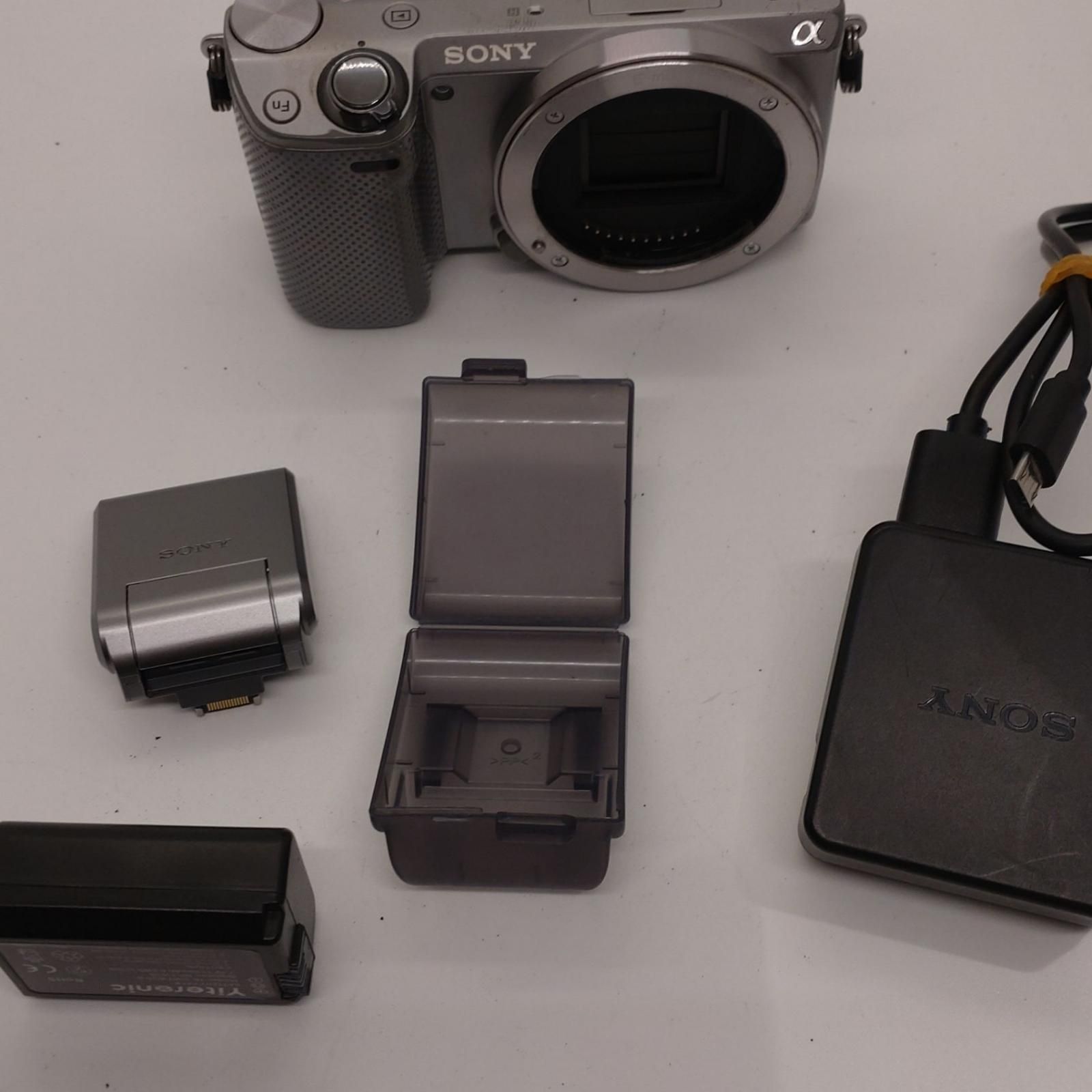 全額返金保証】【最速発送】Sony デジタル一眼 α NEX-5T シルバー 動作