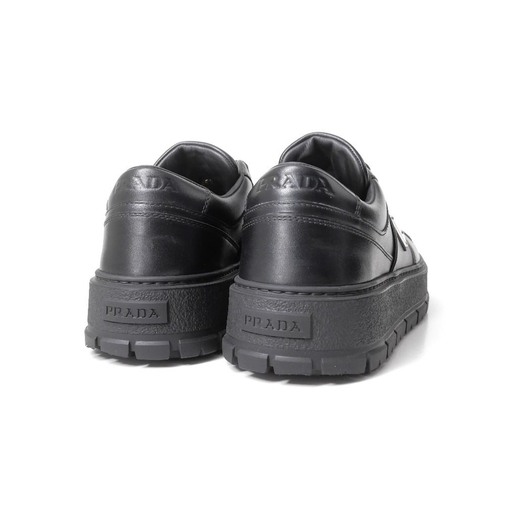 ■美品■PRADA プラダ スニーカー サイズ7 1/2 トライアングル ロゴプレート レザーシューズ ブランド古着【中古】20260603/RA9628 □美品□PRADA プラダ スニーカー サイズ7 1/2 トライアングル ロゴ