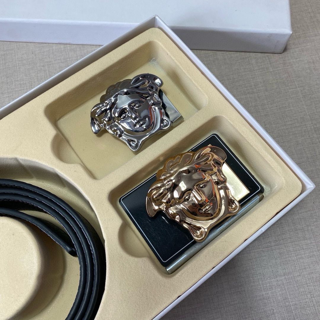 【箱付き新品未使用品】ギフトにVersaceヴェルサーチ ケース 本日特価] ヴェルサーチ Versace 高級レザー ベルト＆バッグ スーパー