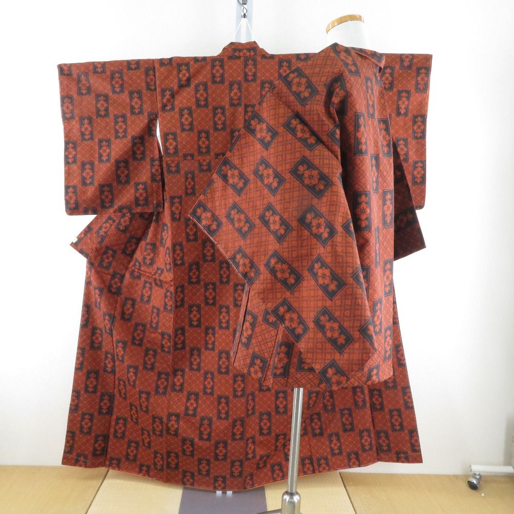 紬 着物 村山大島紬 アンサンブル 羽織付 四角に花文様 袷 バチ衿 黒