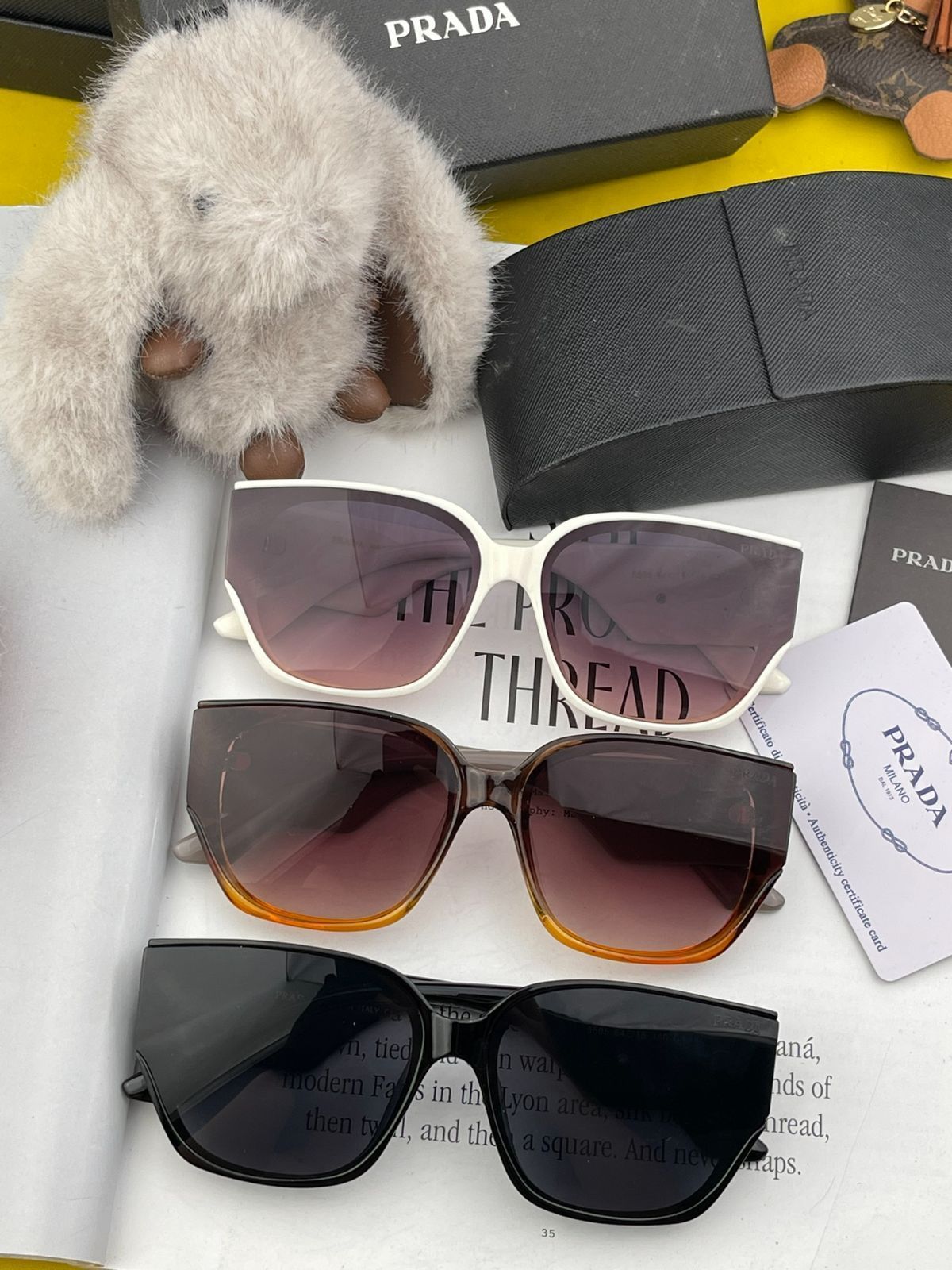 Prada 今日限定特価！】プラダ クラシックな四角形デザインの