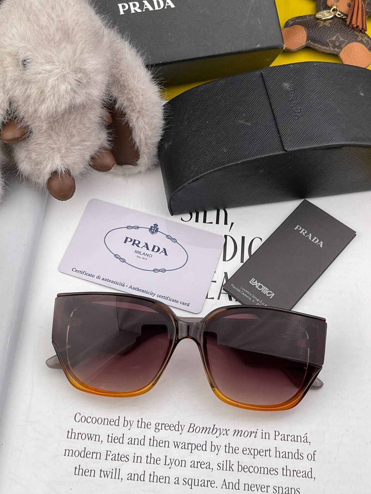 Prada 今日限定特価！】プラダ クラシックな四角形デザインの