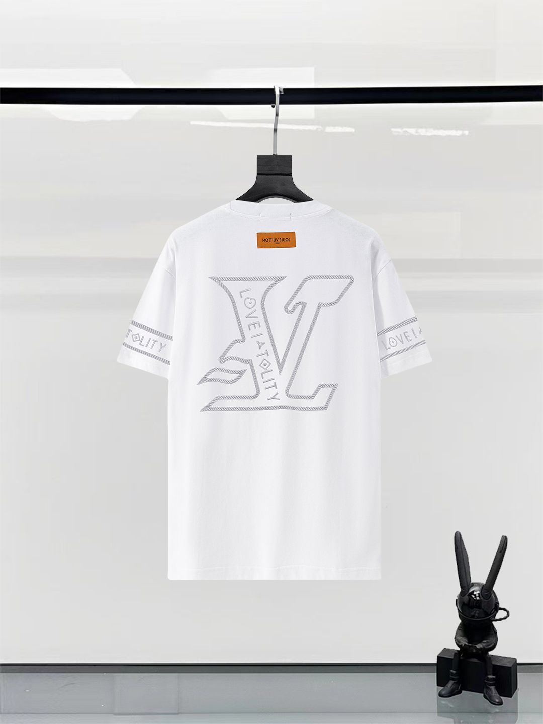 今日特価】Louis Vuitton 25SS 刺繍ロゴ T シャツ - メルカリ