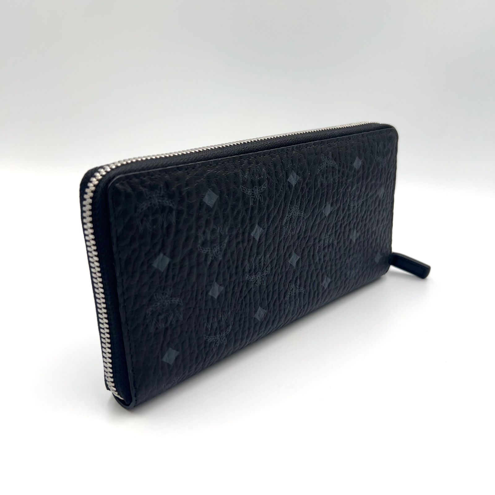 ふ*ふ様 MCM LOVELESS スタッズ付き ブラックレザー長財布 ラウンド 新着】MCM ヴィセトス ラウンドジップ レザー ブラック 長財布