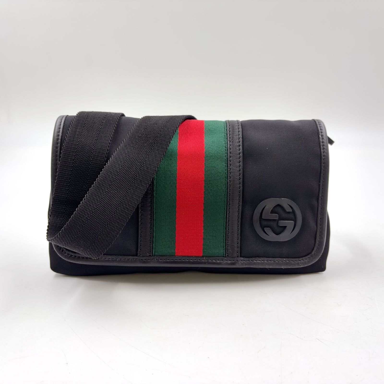 【新着】GUCCI インターロッキングGロゴ レザー、ナイロンキャンバス グリーン、ブラック、レッド ボディバッグ シルバー 181064
