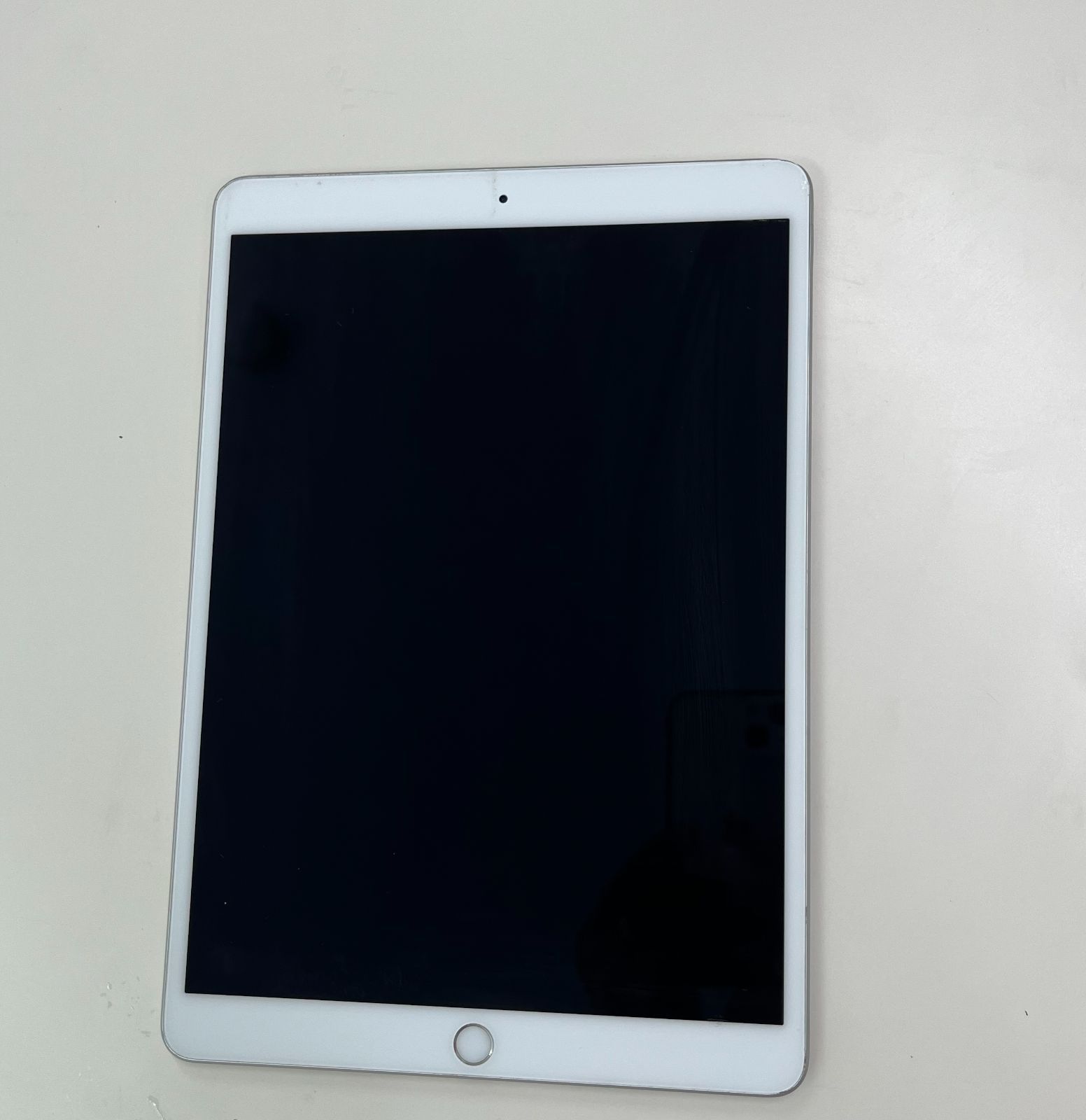 iPad Air 第3世代 64GB 中古 やや傷あり - メルカリ