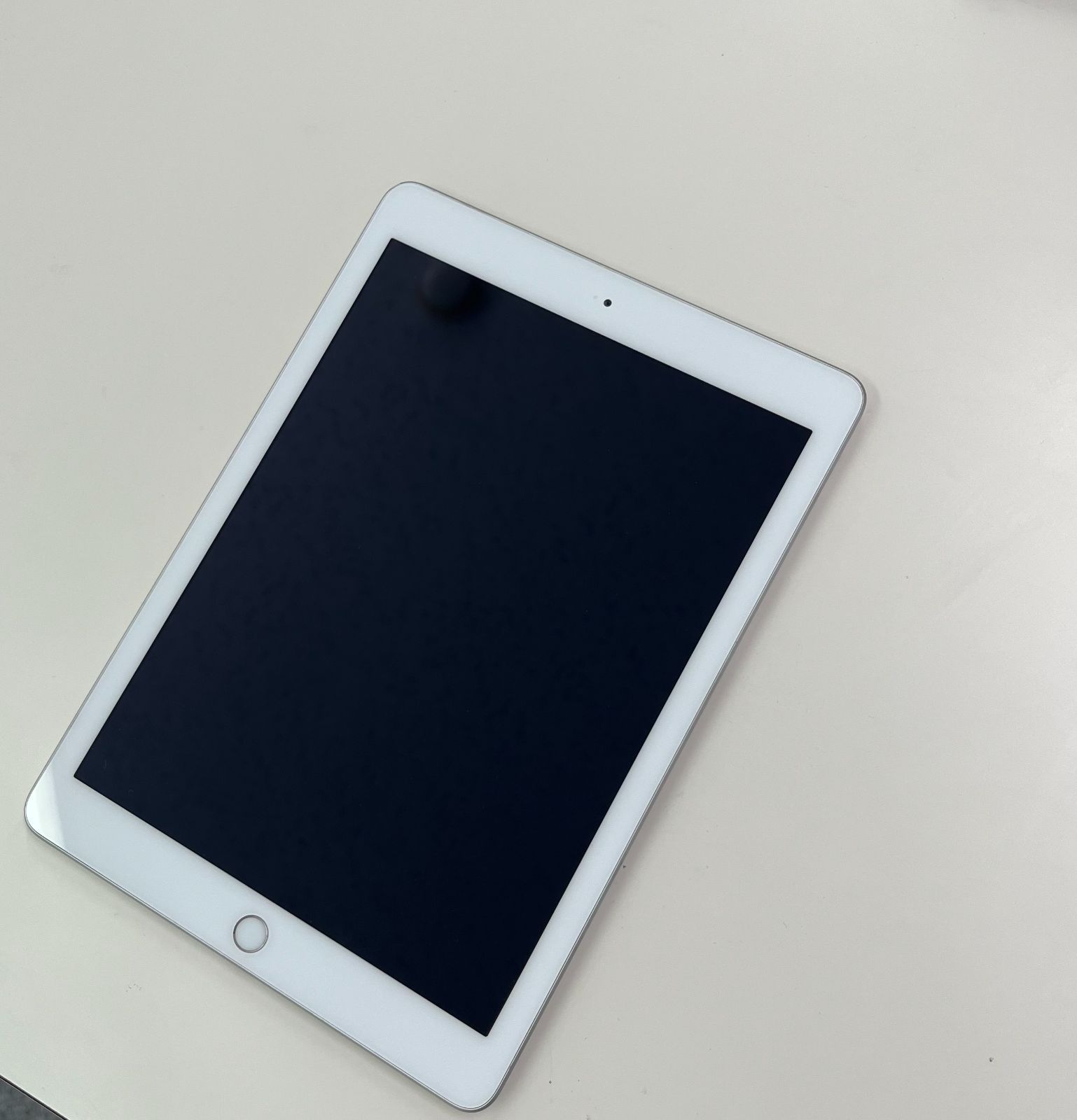 中古】iPad 第5世代 32GB シルバー Retina - メルカリ
