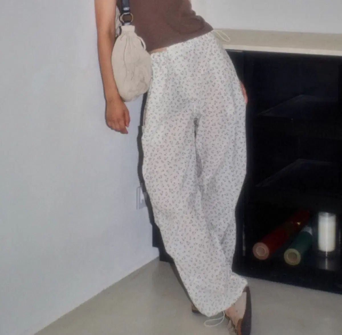 manymanymode BOL ボール flower wide pants_gray flow