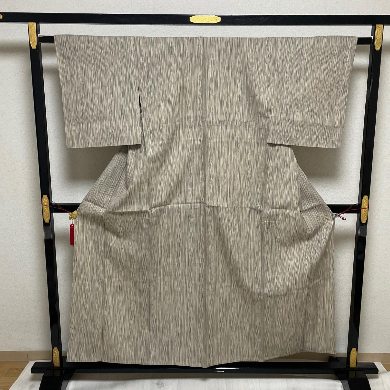 紬 単衣仕立て よろけの縞模様 着物 正絹 X-3089 - メルカリ