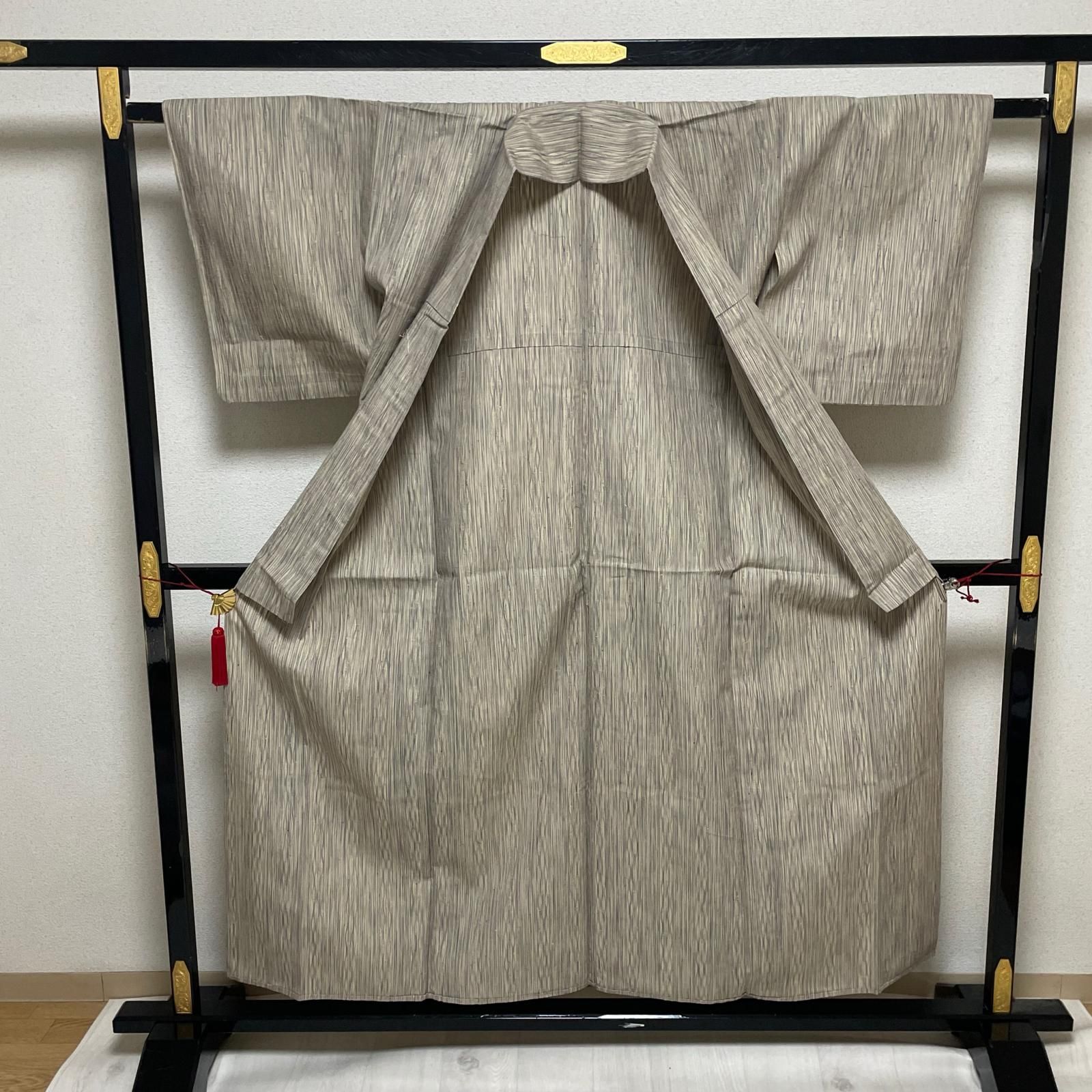 紬 単衣仕立て よろけの縞模様 着物 正絹 X-3089 - メルカリ