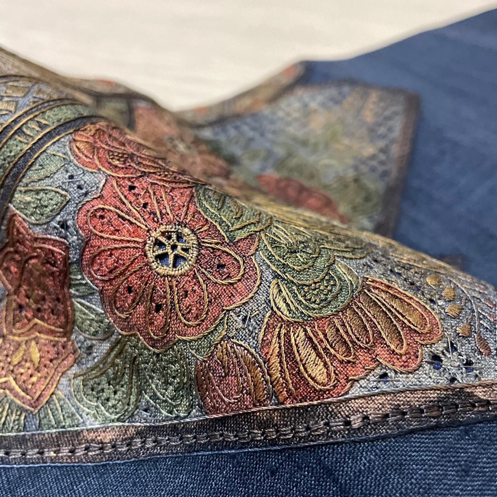 汕頭刺繍 蘇州刺繍 名古屋帯 結城紬 貝桶に花模様 九寸、正絹 着物 X