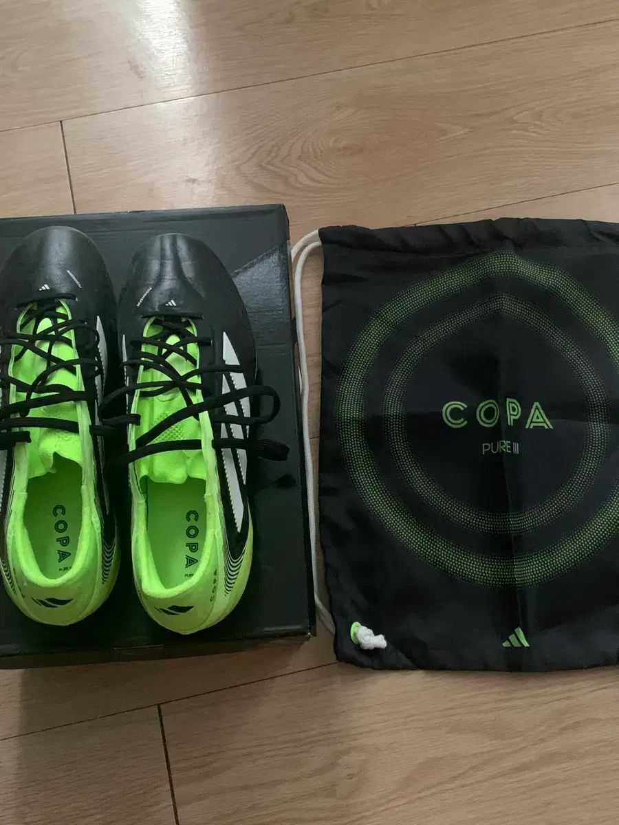 アディダス プレデター サッカーシューズ 270 出品
